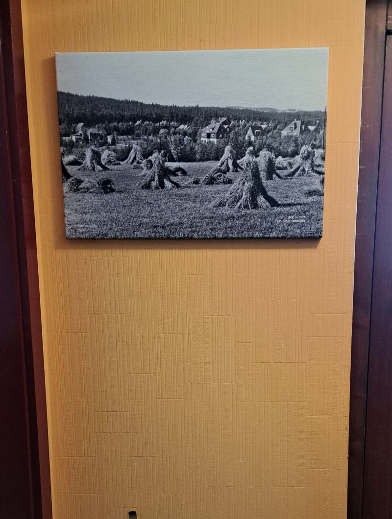 Bilderrahmen an Wand